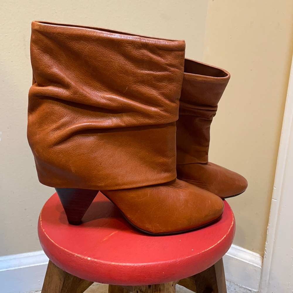 Fold over Steve Madden leather boots.